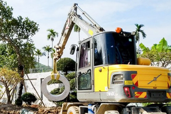 THIẾT KẾ THI CÔNG SHOP THỜI TRANG NỮ